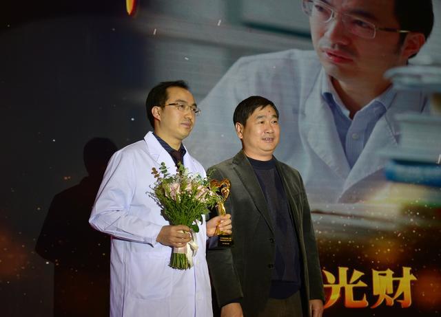 感动竹林的故事,十大感动人物2003