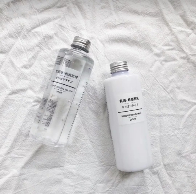 适合学生补水的水乳敏感肌,t区油加敏感肌平价水乳