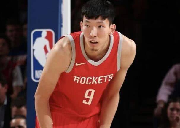 名记周琦的能力在男篮不可替代,名记曝光周琦加盟细节