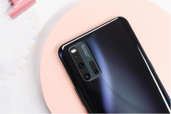 一个深度手游玩家的iQOO3一周使用体验：买就对了！