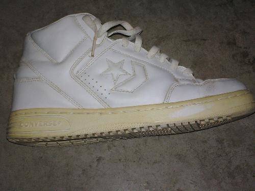 小白鞋怎么变干净的方法,什么方法能让小白鞋一秒变干净