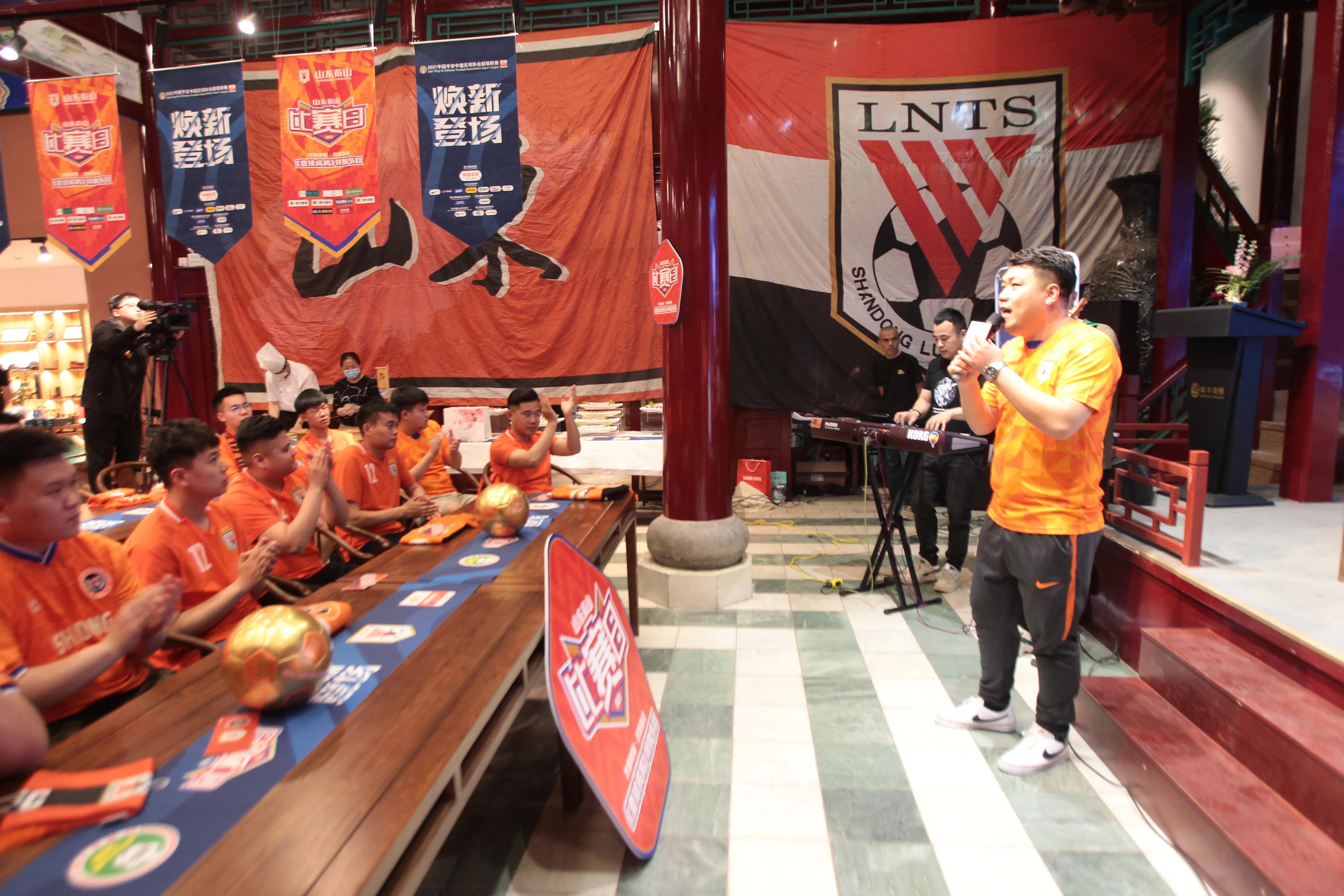 愿岁月可回首且以深情共白头解释,青葱岁月已逝唯有足球不可辜负