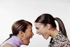 女人来大姨妈脾气就会暴躁吗,来大姨妈前几天脾气特别暴躁