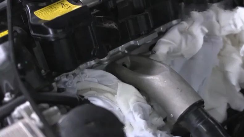 核桃砂除积碳还是燃油宝除积碳,核桃砂清理积碳对车子有什么影响