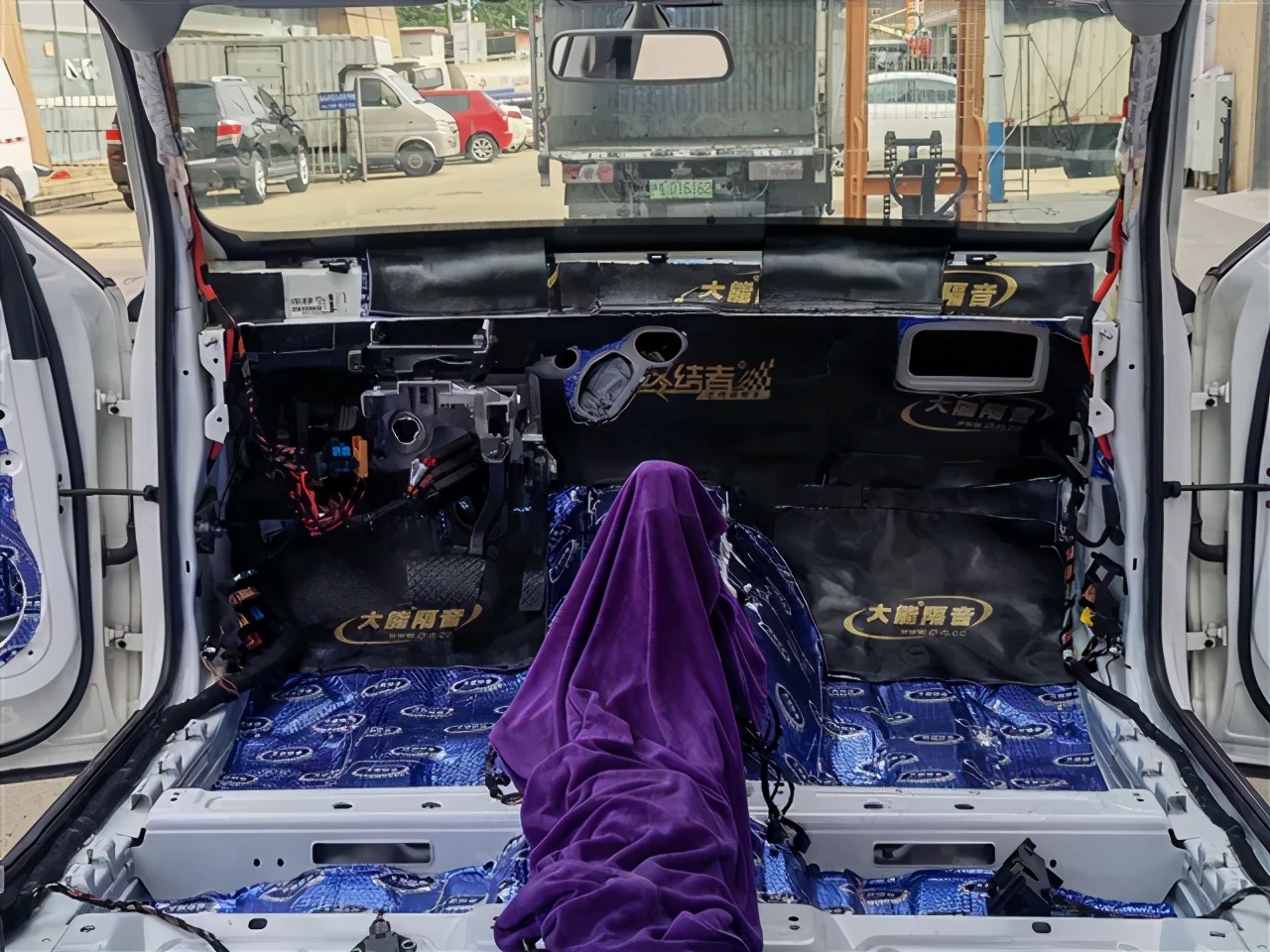 奥迪q5音响改装三分频,奥迪q5改装顶级音响案例视频