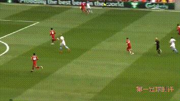 范迪克是当今足坛最强中后卫吗,实况足球范迪克左中卫还是右中卫