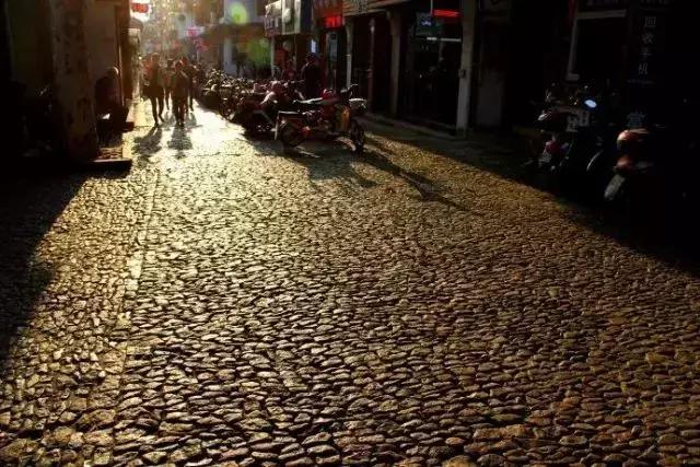 繁华喧闹的老街,繁华古镇老街