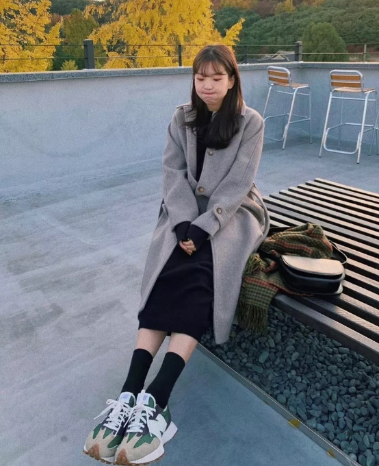 外套裙子早春最潮穿搭,韩国冬穿搭街拍裙子