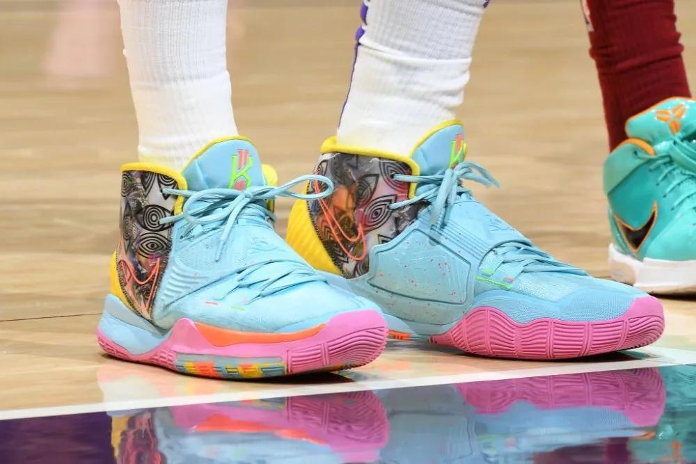 NBA球员上脚:莫里斯穿詹姆斯球鞋,库克的KD12很帅气