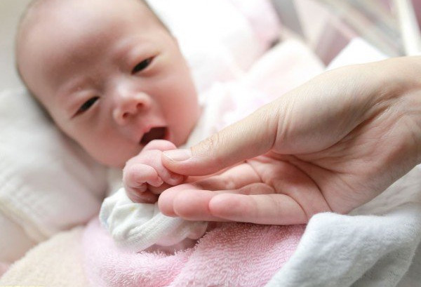 产后不喂奶奶水多久会自动没有了,产后40多天没奶了怎么追奶