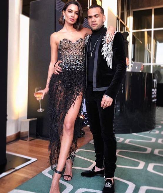 梅西和c罗年轻照片,足球巨星梅西9岁对妻子一见钟情