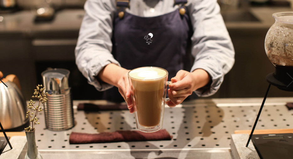 排队8小时叫价150就为喝一杯奶茶,一杯奶茶150元排队8小时