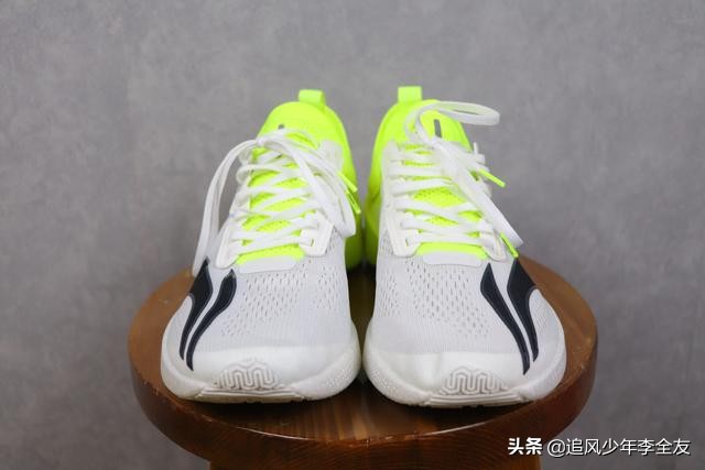李宁最贵的跑鞋,李宁哪双跑鞋性价比高颜值高