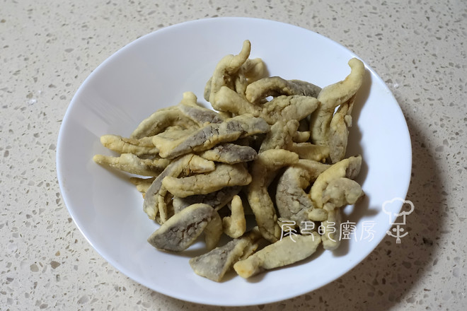 炸蘑菇有水怎么能不溅油,干炸蘑菇时如何不掉糊糊