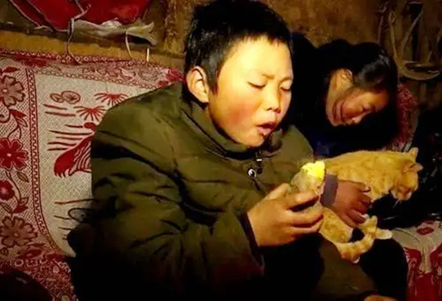 冰花男孩王福满的照片,冰花男孩王福满