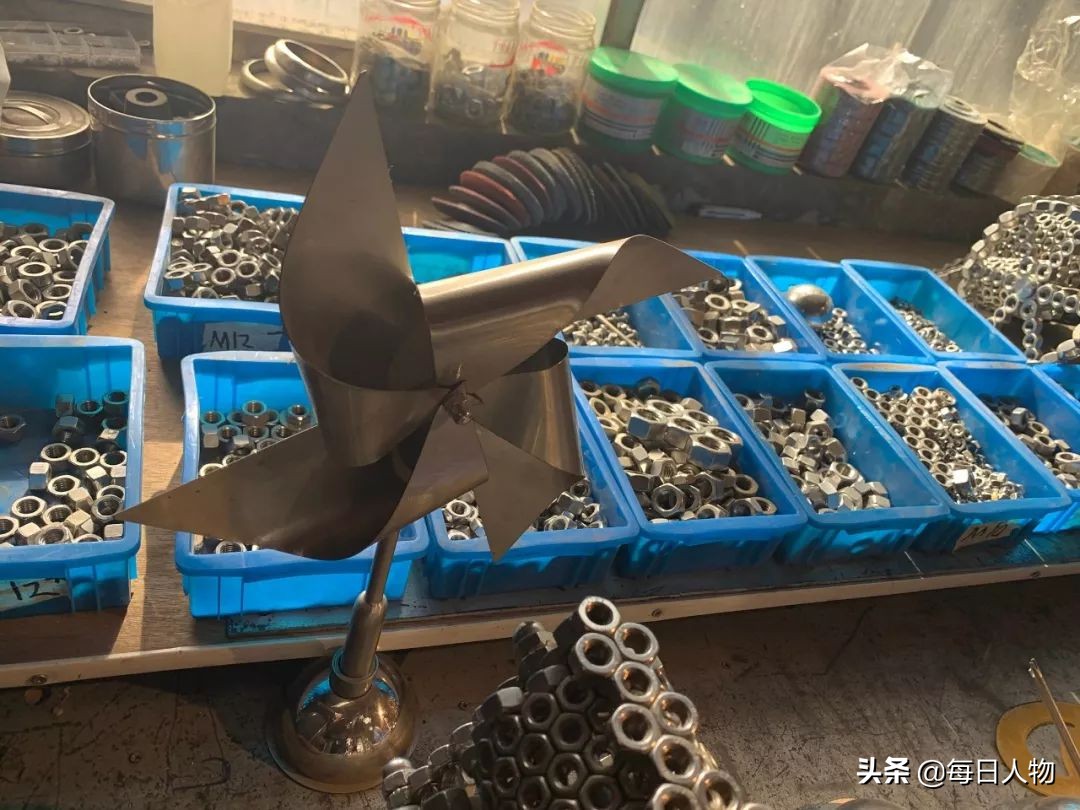 网红发明家手工耿,100件无厘头发明背后,是真实生活的心酸