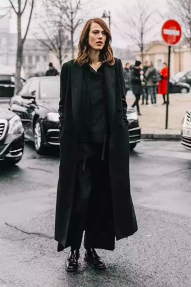 不知道穿什么就选黑大衣！这经典5组可优雅可帅气，显瘦超百搭