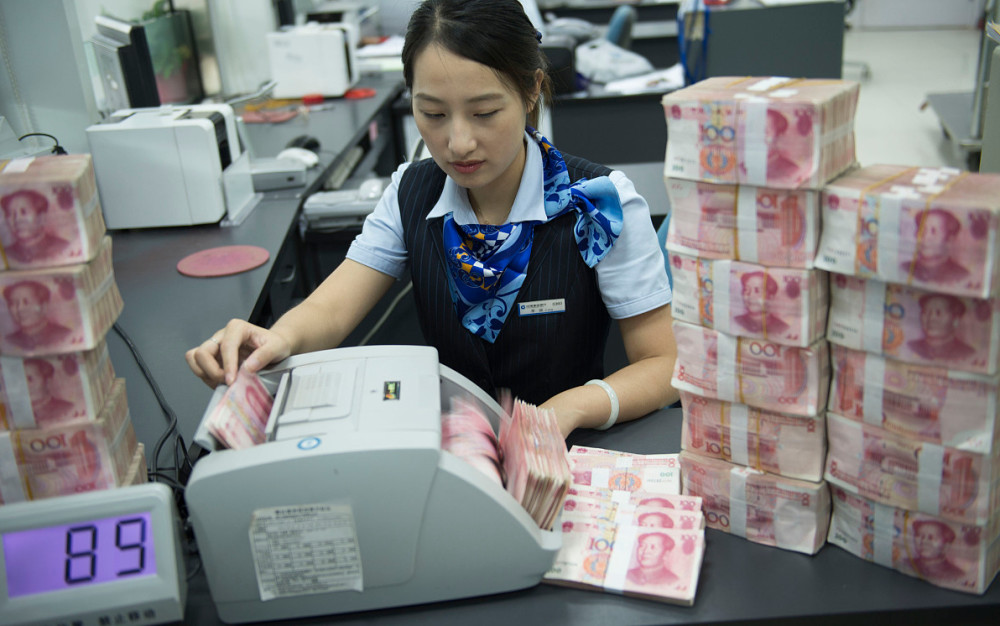 在银行存多少钱可以靠利息生活,银行每月要多少存款才能存