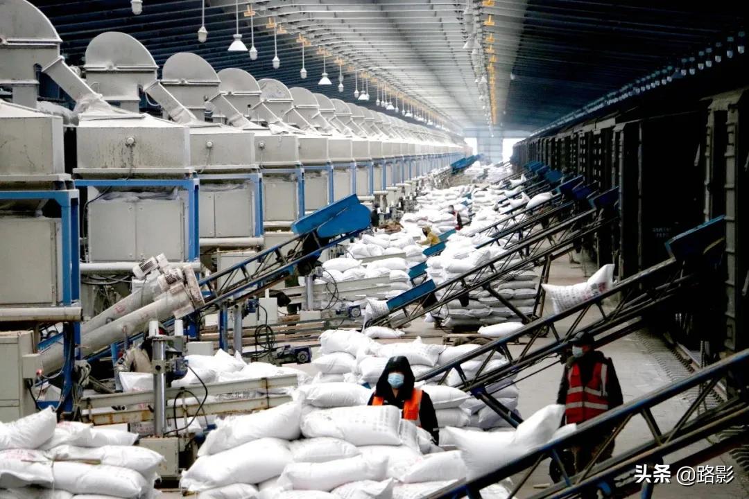 抗击疫情守护平安摄影征稿,战疫情保春运铁路警察在行动