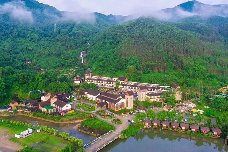 住进山林秘境泡私家汤池,住进风景里享受原生态乡村生活