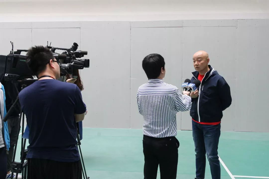 当心别让狼盯上,提防被别人骗的视频