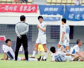 足球场上的脏东西,足球场上0号球衣