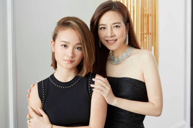 泰国女首富伍伦盼足球,泰国女足总经理伍伦盼写真