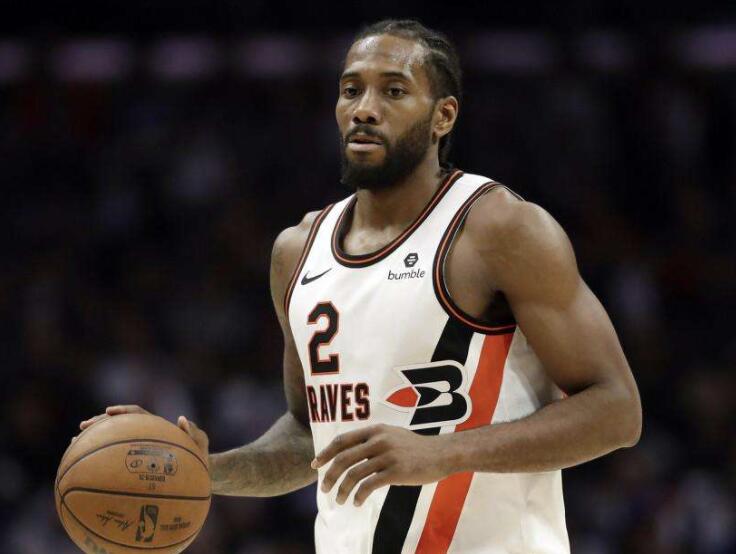 卢指导把球给小卡,卢指导战术把球给伦纳德