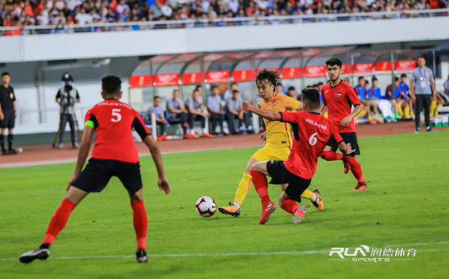 足球万人欢呼现场,足球比赛全场轰动