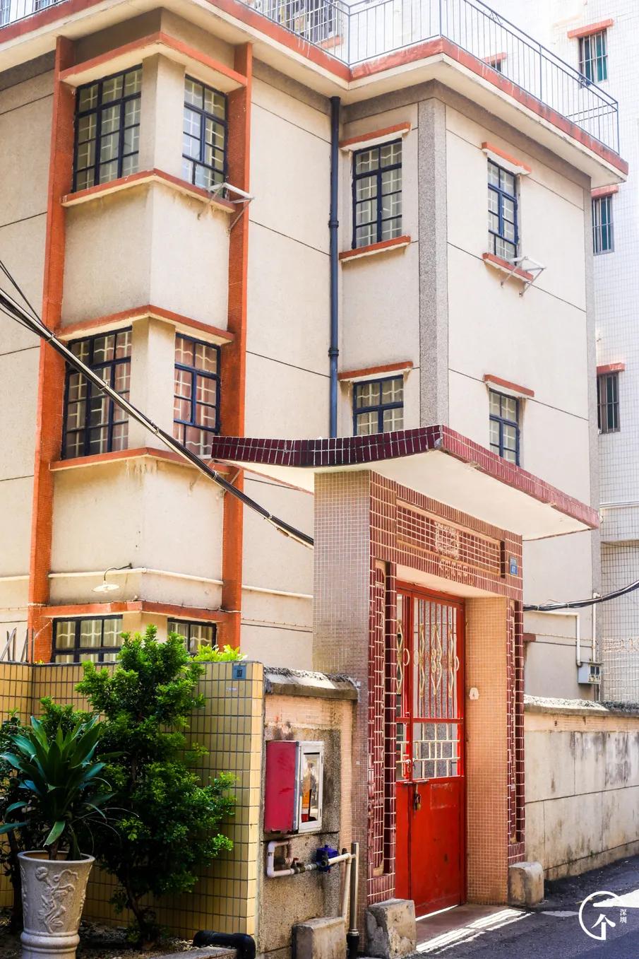 深圳“厂妹”村：租客月入4000，房租500