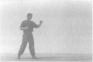 警用防暴棍和匕首警拳,警用防暴橡胶棍杀伤力