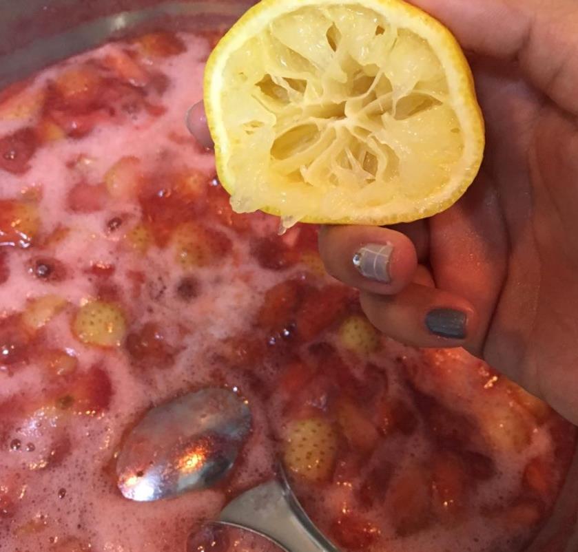 好吃又甜的草莓酱,买的草莓酱可以做什么