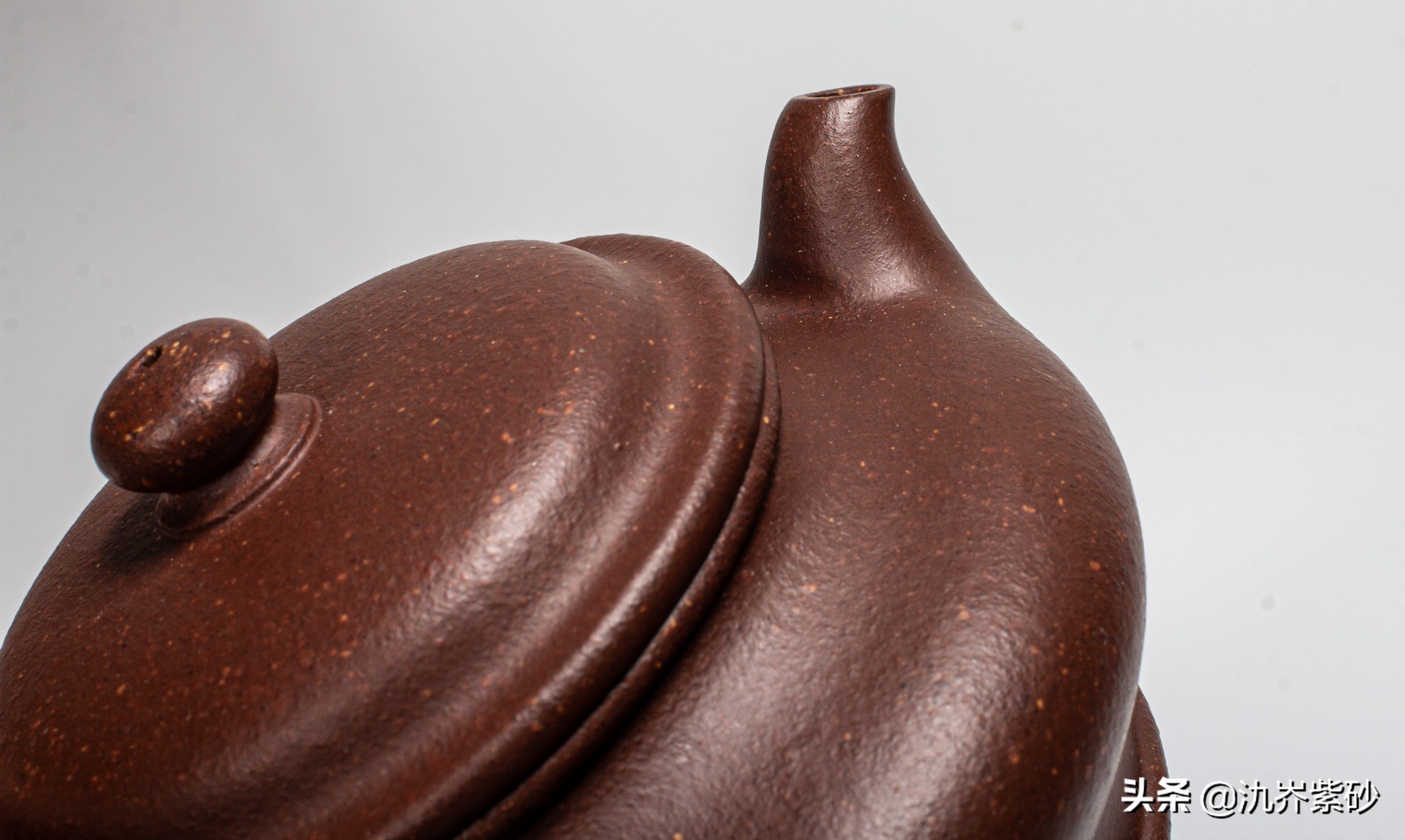 紫砂壶主要看泥料还是手工,紫砂壶行业分析