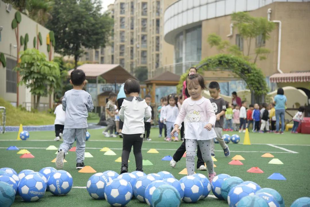获省优质幼儿园喜报,被评为区示范幼儿园喜报