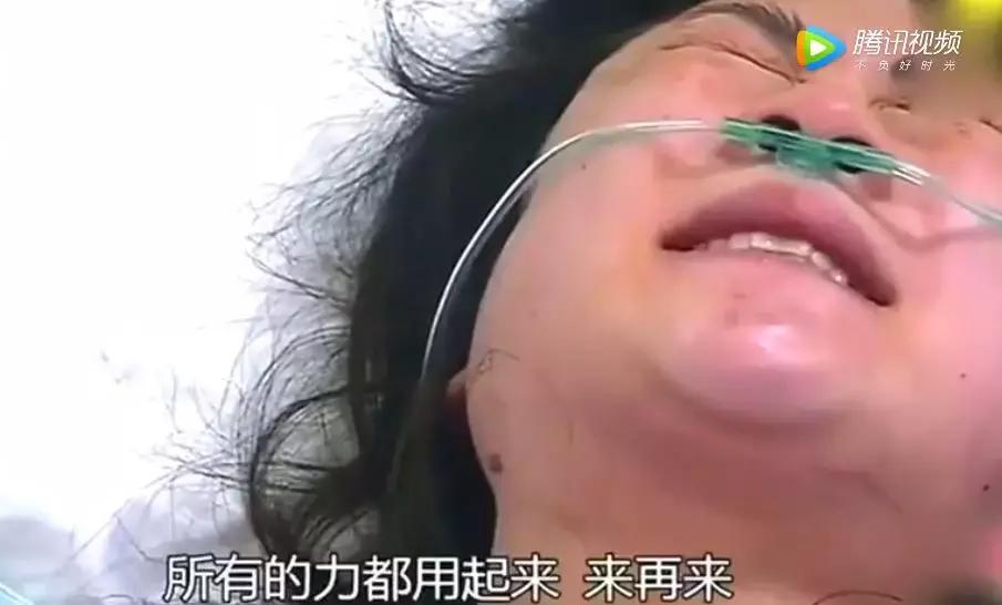 4分钟顺产视频曝光，丈夫的反应让人沉默，女人是在用生命生孩子