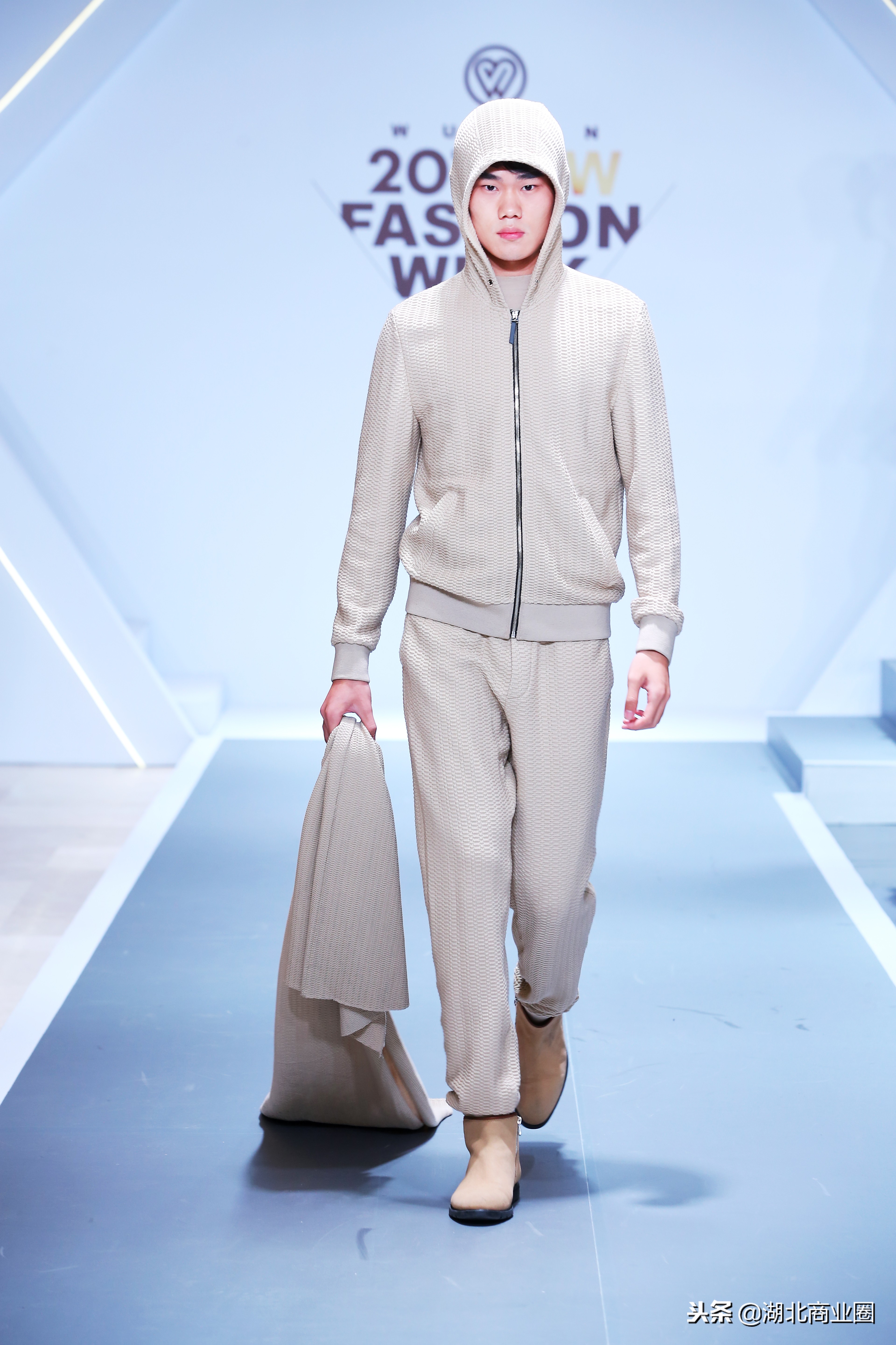 2015武汉国际时装周完美收官,武汉时装周闭幕传统服饰