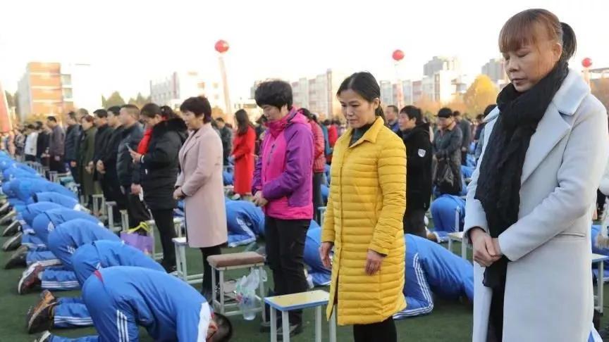 12岁少年弑母与北大孝子杀母,北大孝子杀母的背后