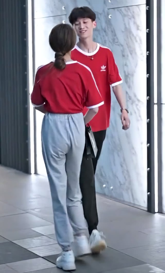 阿迪达斯新款情侣装冬季,阿迪达斯情侣装2023新款爆款