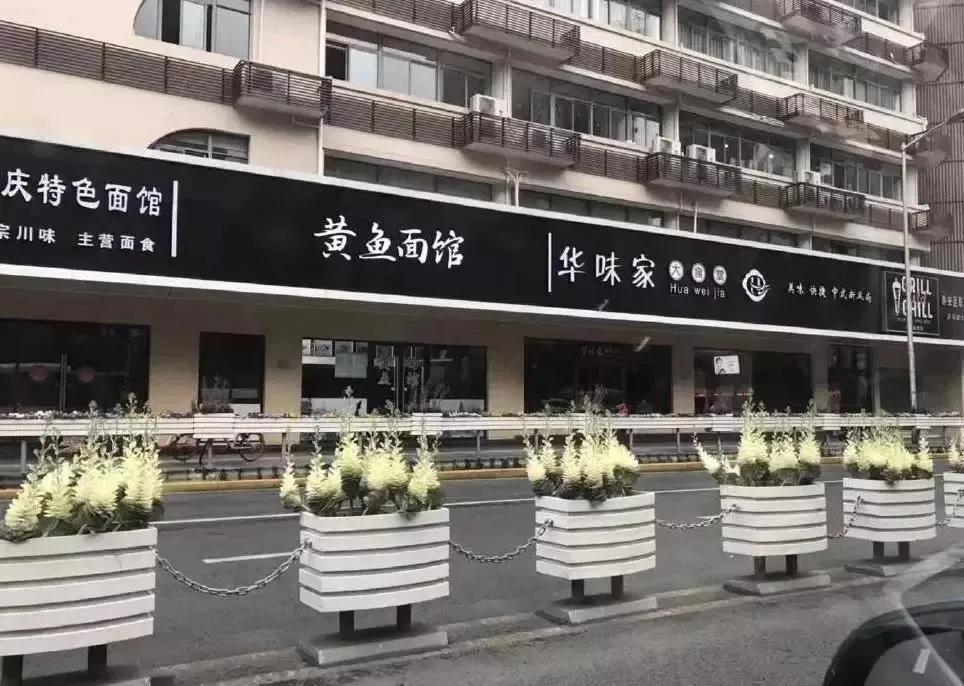 店铺招牌为什么反复折腾,店铺招牌有必要做得很亮吗