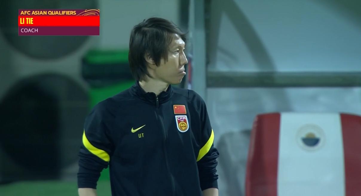 开场35秒吹刘海8次！李铁换下洛国富成转折点，主帅队长同时甩锅