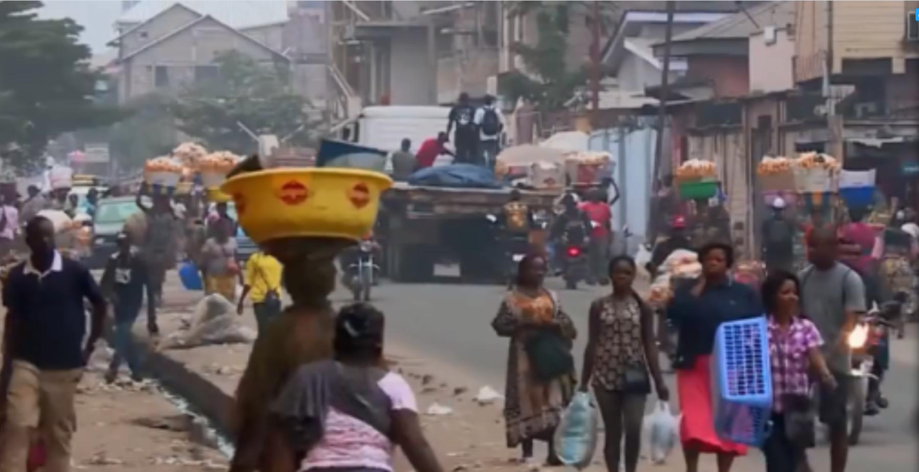 非洲“神医”，把柠檬汁兑汽油当药卖，100一瓶一年狂赚几千万