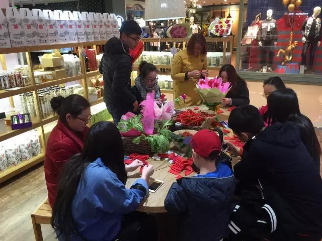 本可以靠脸吃饭却要靠力气吃饭,本来可以靠脸吃饭偏偏靠手艺