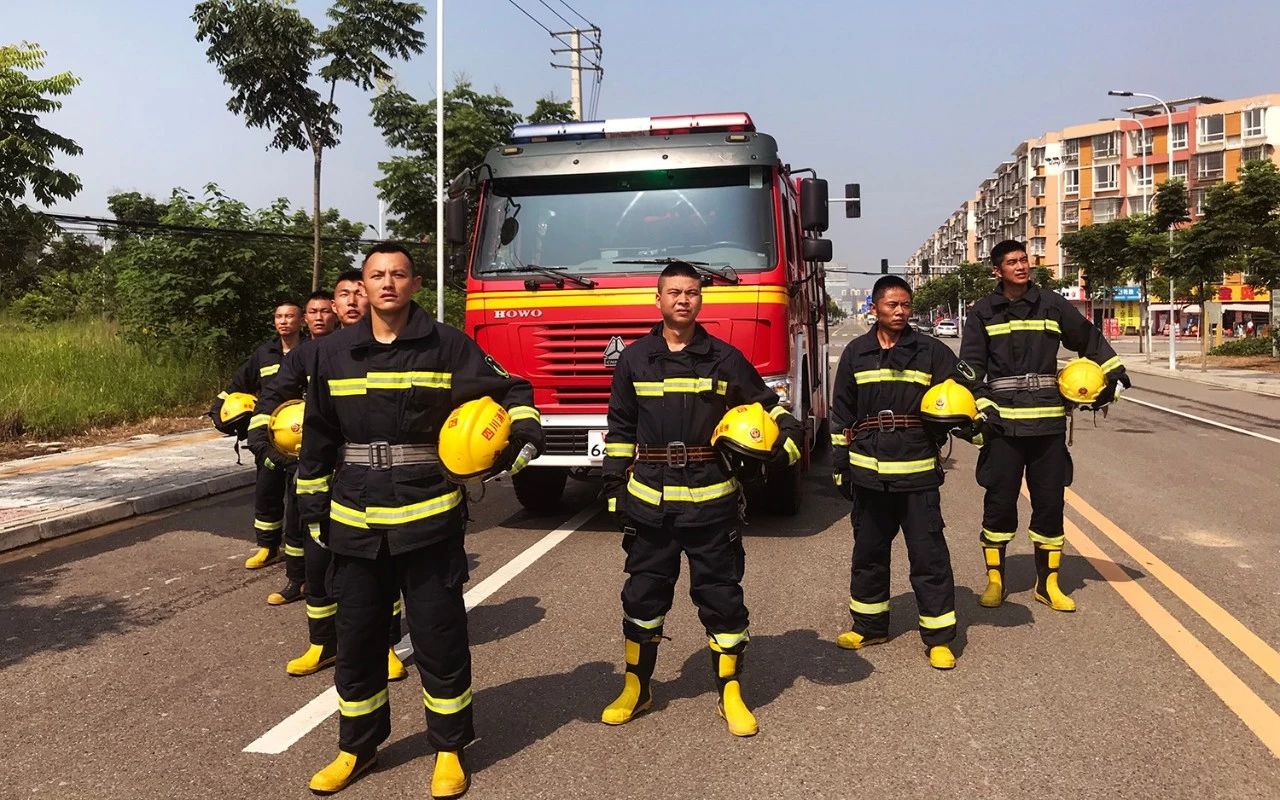 致敬逆行英雄|德阳最帅男团队长陈伟，肩负生命不能承受之重