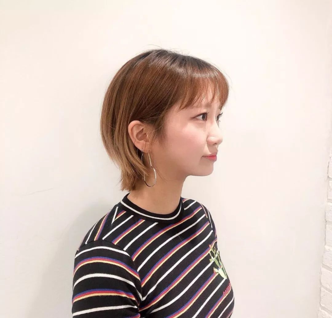 燕尾个性有型的短发,女士短发燕尾造型色彩搭配