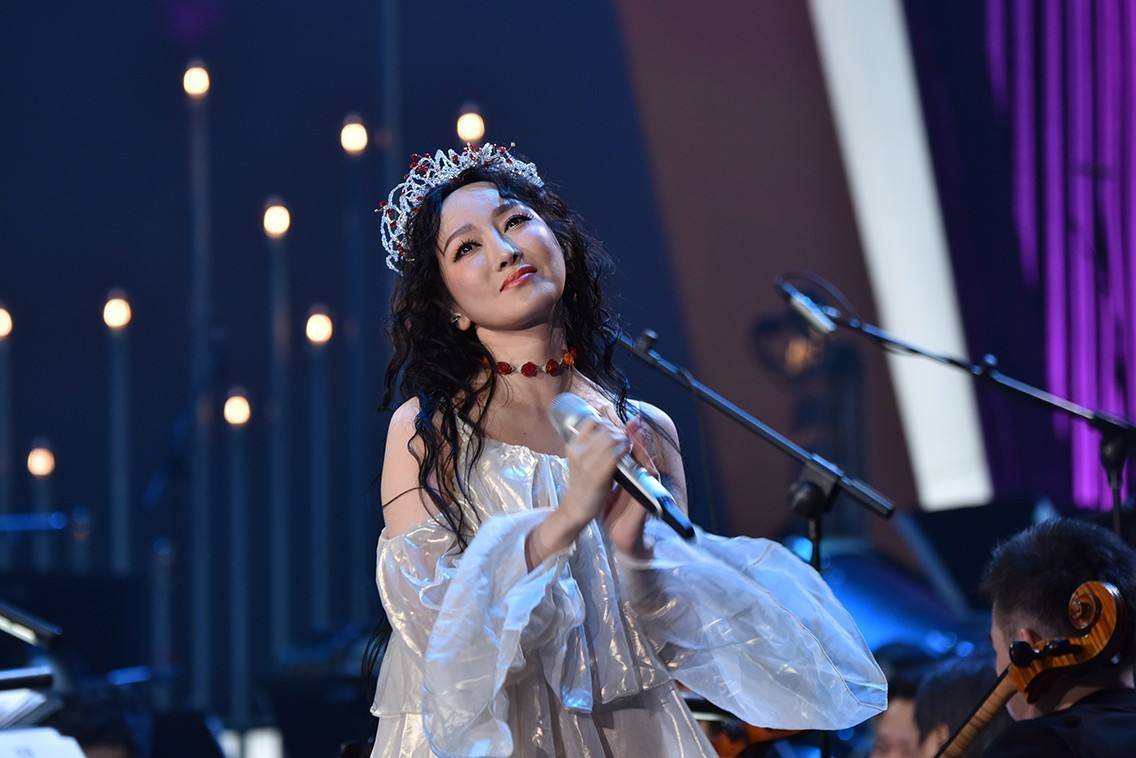 萨顶顶是真的假唱了吗,萨顶顶假唱是故意的吗