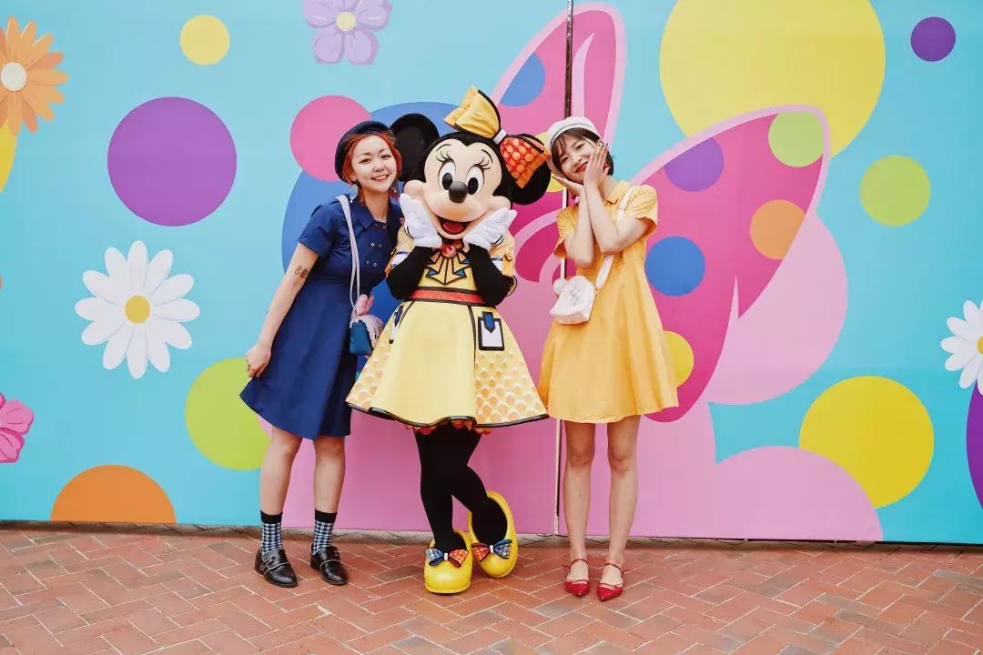 我们在上海迪士尼里玩耍了一天,发现穿的美才能玩的好!