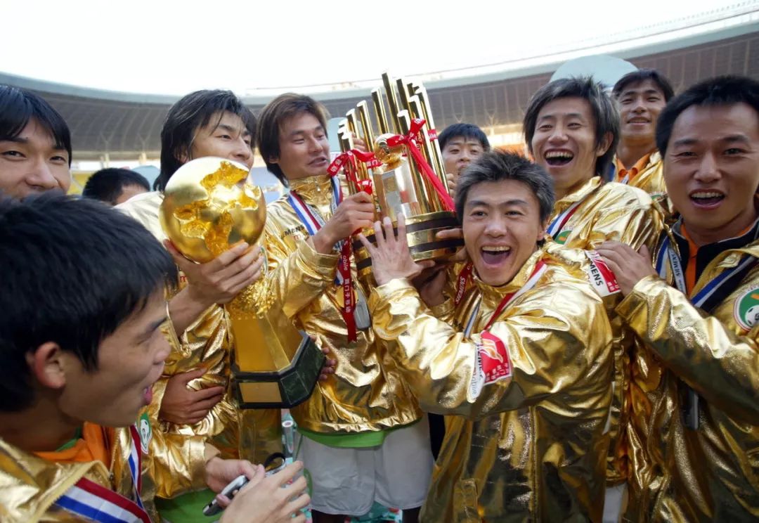 陆博飞：被球员抛在空中那一刻，感受到了做教练的幸福感