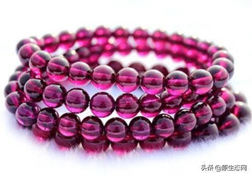 高级石榴石的颜色,石榴石紫牙乌晶簇