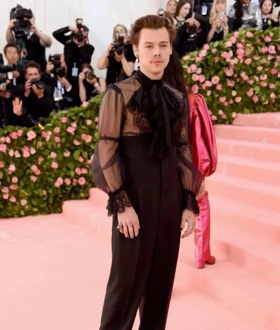 王一博的女性魅力,王一博穿女装vs肖战穿女装