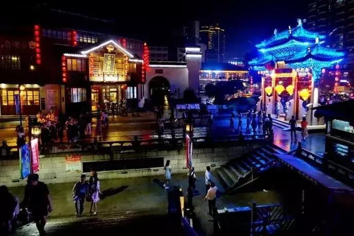 她17岁逃婚出深山，如今在无锡，开了南长街上最大的酒楼